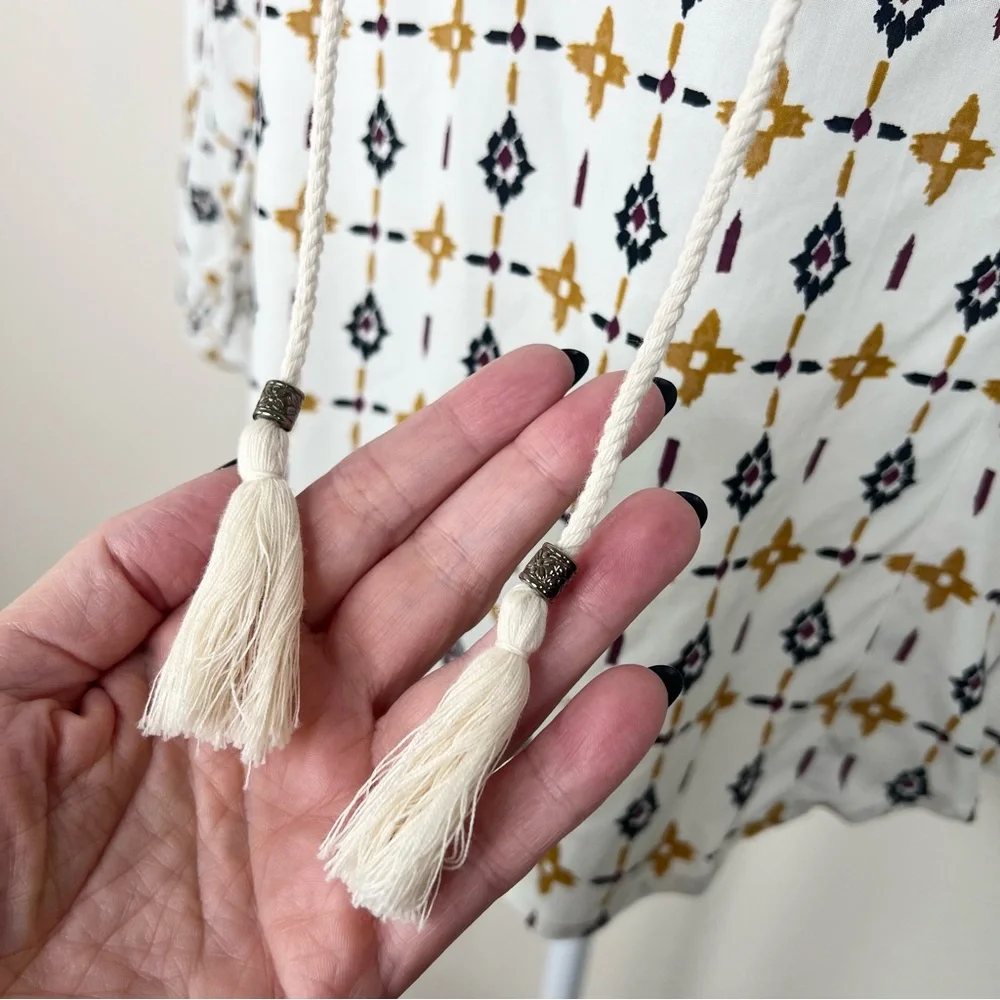 DR2 Ivory Geometric Dotted Southwestern Aztec V-Neck 3/4 Sleeve Tassel Top NWT - Picture 5 of 13